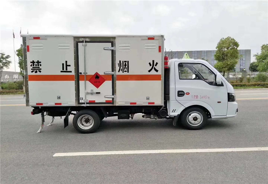 東風涂逸危險品廂式運輸車