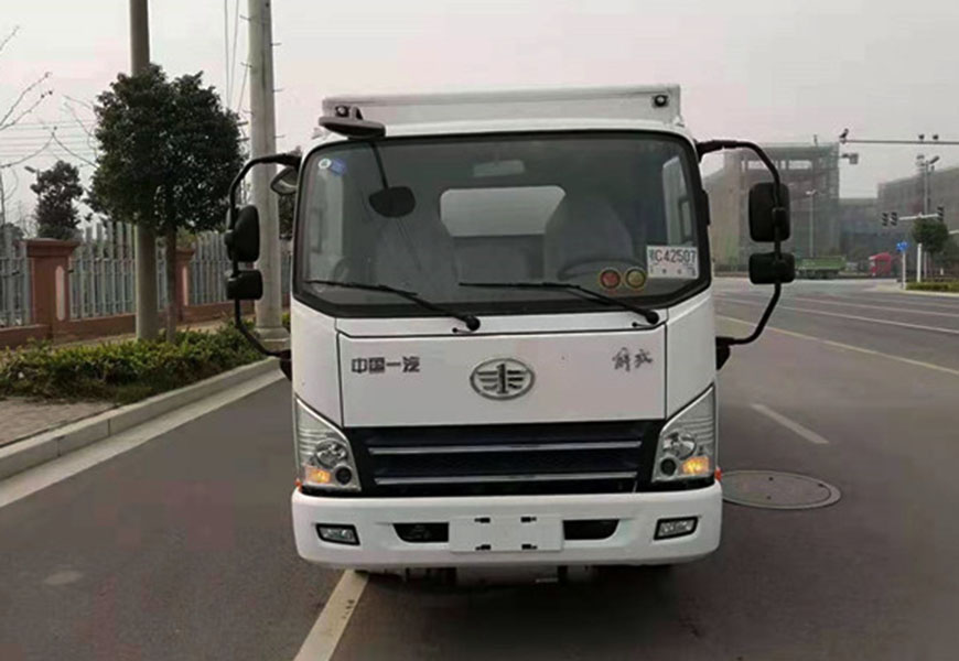 解放藍(lán)牌氣體廂式運(yùn)輸車